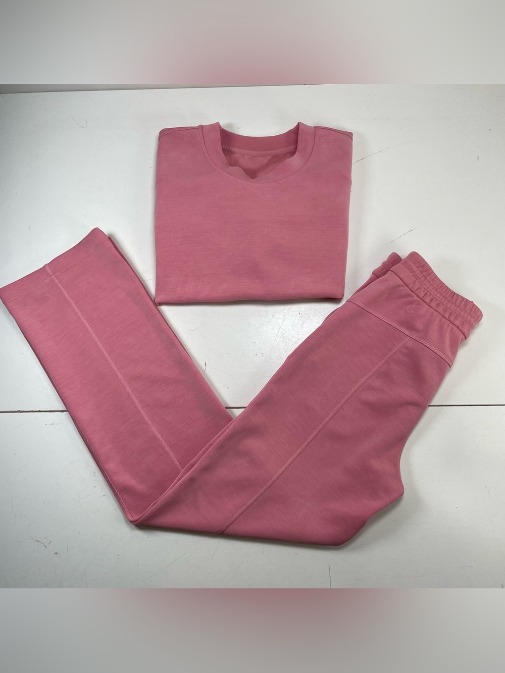 Lululemon Softstreme Matching Set Crop Crew & Pants Pink size 4